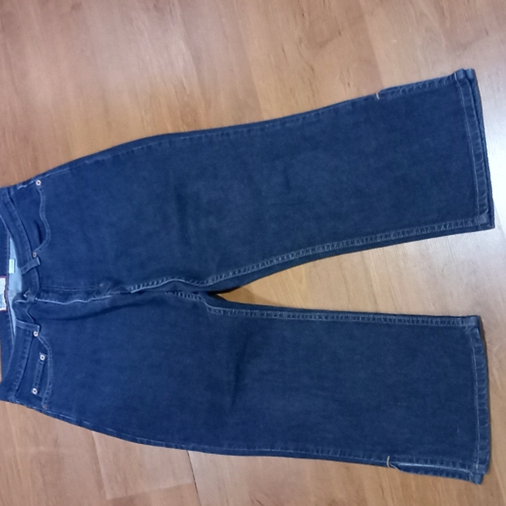 Knee length old navy blue jeans shorts. Size 12